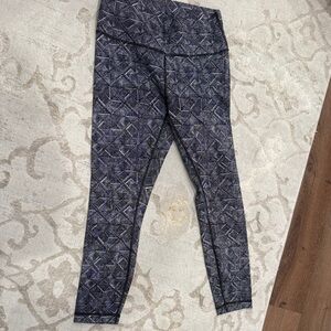 LuLuLemon - Geometric Patterned Leggings Crop Style